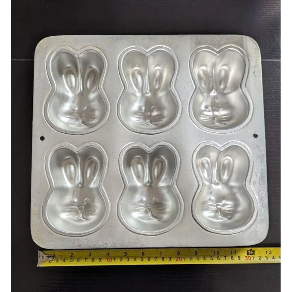 Wilton aluminum easter